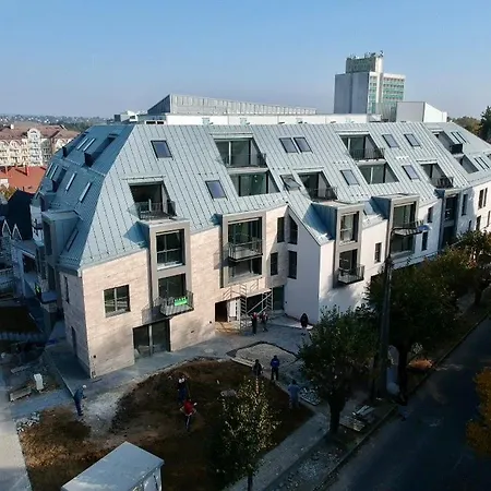아파트 Panorama View In Center